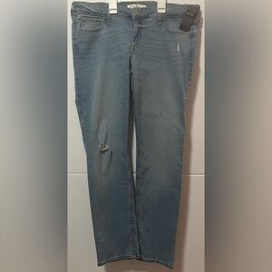 Hollister Skinny Jeans 15S W32 L30. NWT